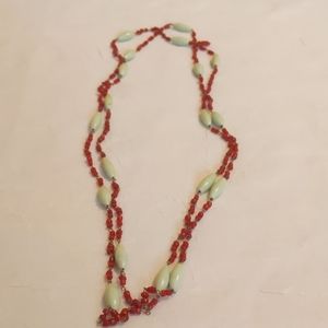 💐 Red & Green Beaded Necklace